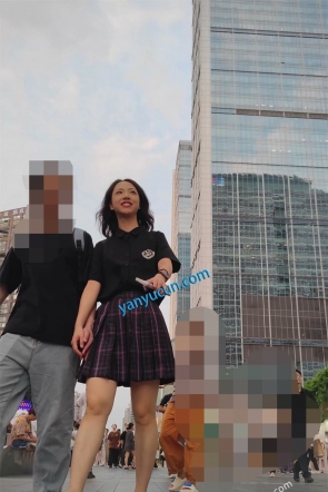 XM523JK小姐姐和男朋友逛街，灰色窄内