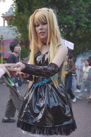 (BC-AA-664)金发cos小姐姐逛街..黑色蕾丝吊带袜浅黄内前后CD