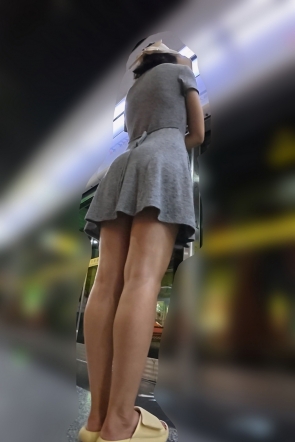 『D·D』-241-蒙面女郎裙摆飞扬，屁股浑圆Q弹，白窄内嵌入...