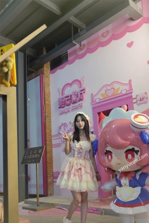 XM641洛丽塔小姐姐和闺蜜打卡拍照，白色内内