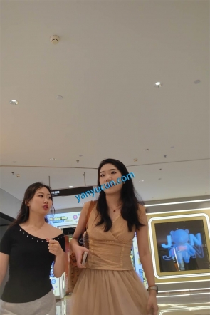 XM560粉色蕾丝连衣裙美女和闺蜜逛街，白色内内