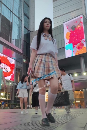 XM550白丝JK美女和朋友逛街拍照，白色内内
