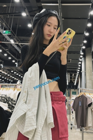 XM002红色短裙极品身材身高至少175大长腿高颜值美女，白色内内