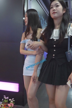 (BC-SSS-114)抹胸包臀裙美女穿透明高跟..隔着裙子都能看到内裤
