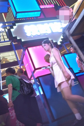 kc1675（空城原创）连衣裙可爱小姐姐逛街，蕾丝裙摆直接能看白N
