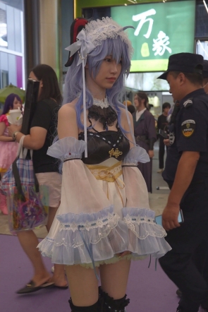 (BC-AA-686)甘雨女仆小姐姐极品背影..粉内带翅膀几乎露在外...