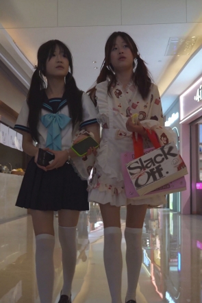 (BC-AA-689)制服jk小姐姐扶梯上弯腰拽过膝袜..无痕粉内上楼...
